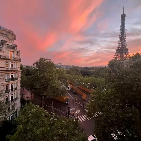 With Eiffel Tower View Appartamento