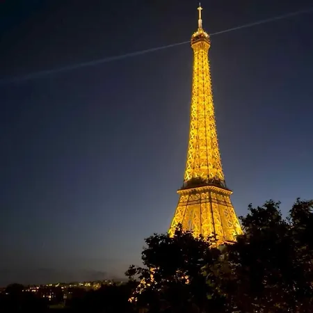 With Eiffel Tower View Appartamento