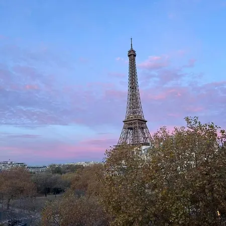 With Eiffel Tower View Appartamento *