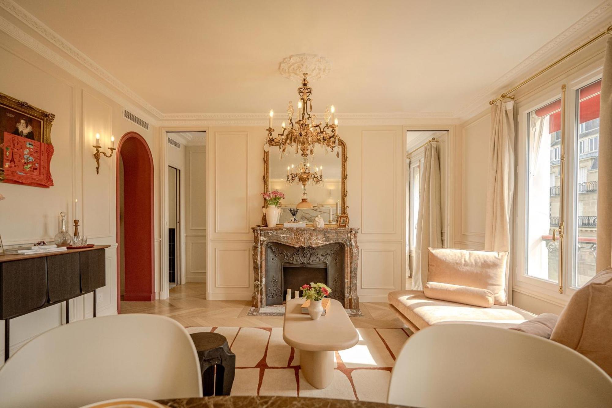 With Eiffel Tower View * Parigi