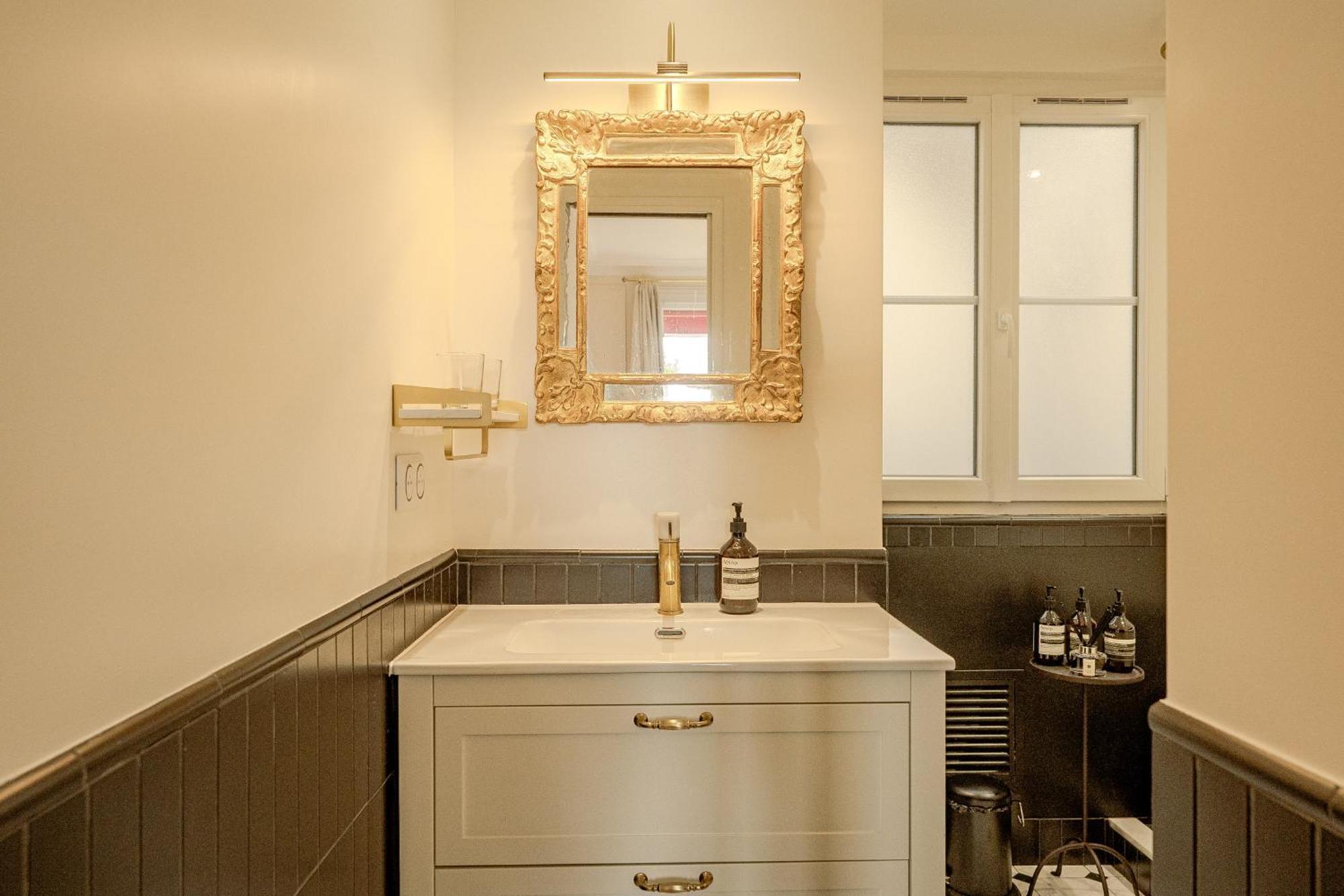 With Eiffel Tower View Appartamento