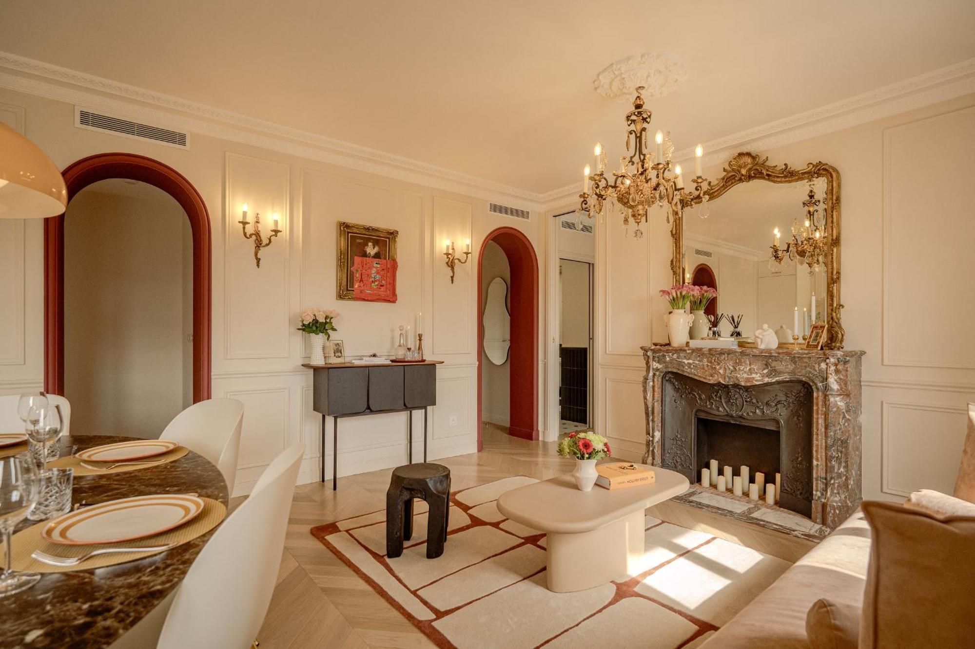 With Eiffel Tower View *