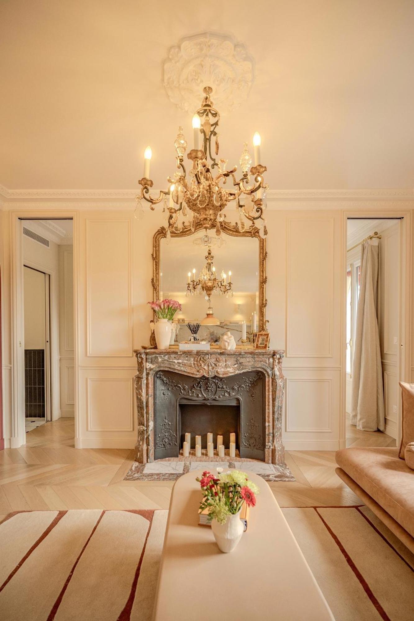 With Eiffel Tower View Apartment