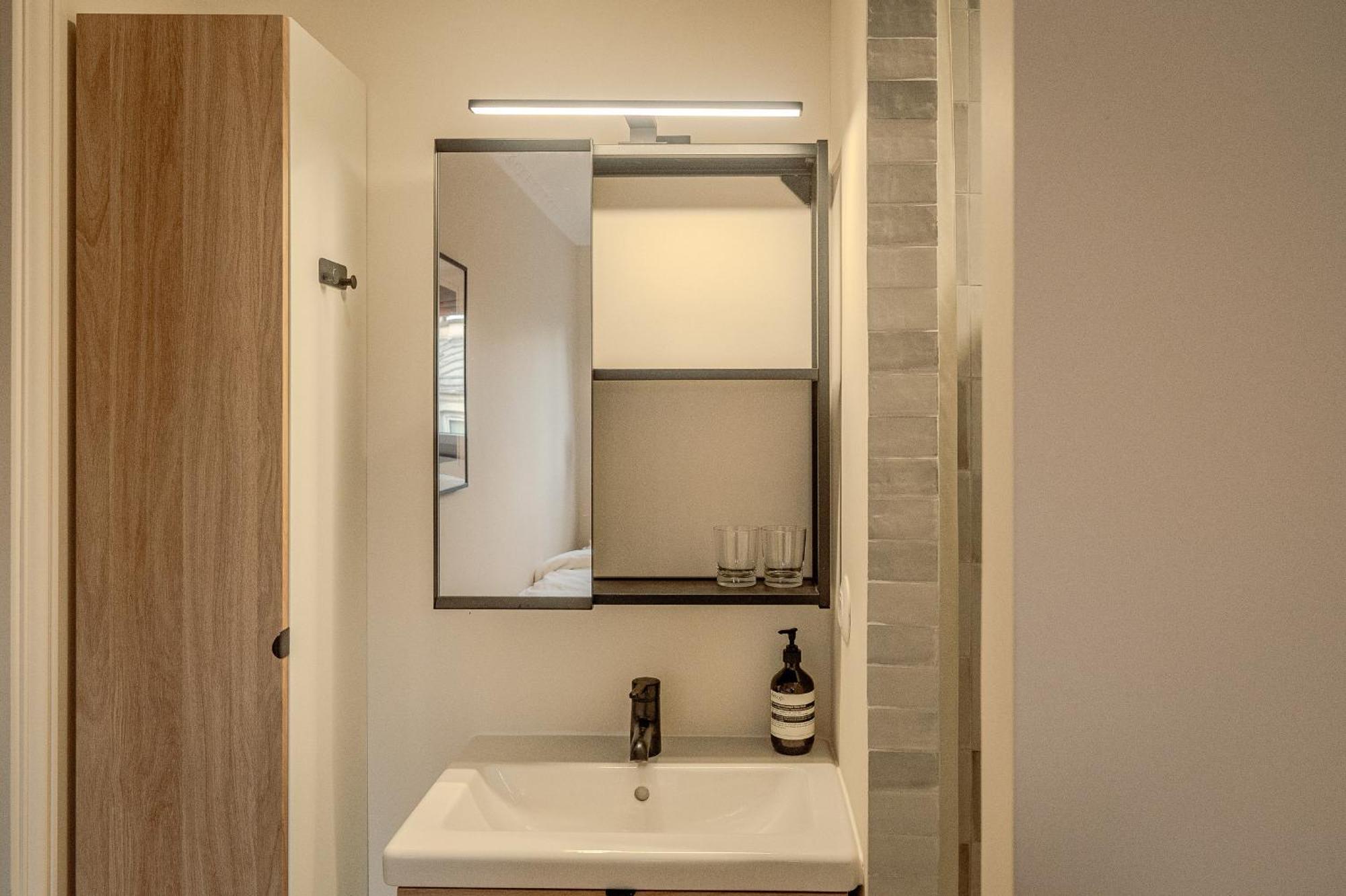 Apartment With Eiffel Tower View *