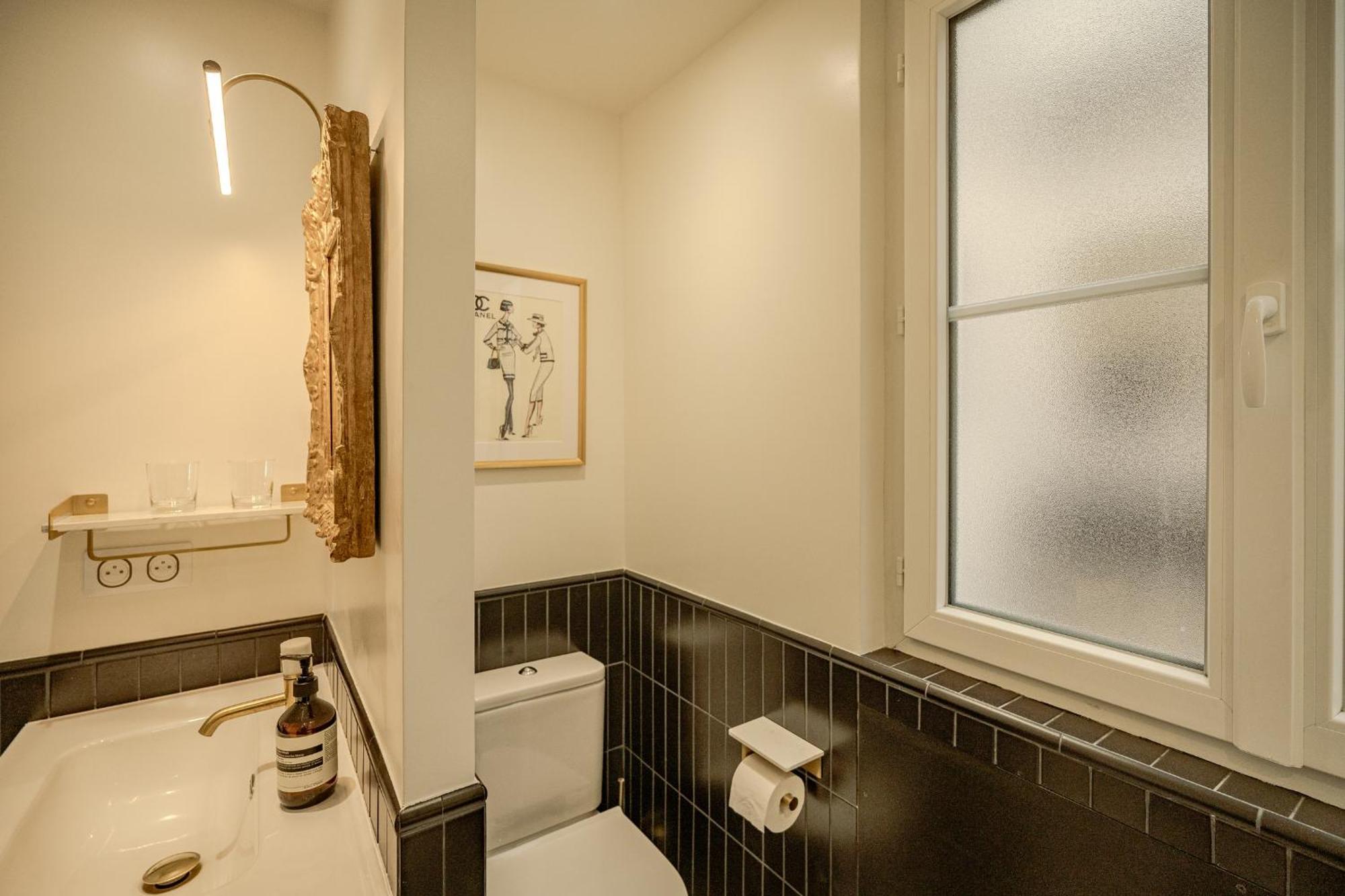 With Eiffel Tower View Apartment