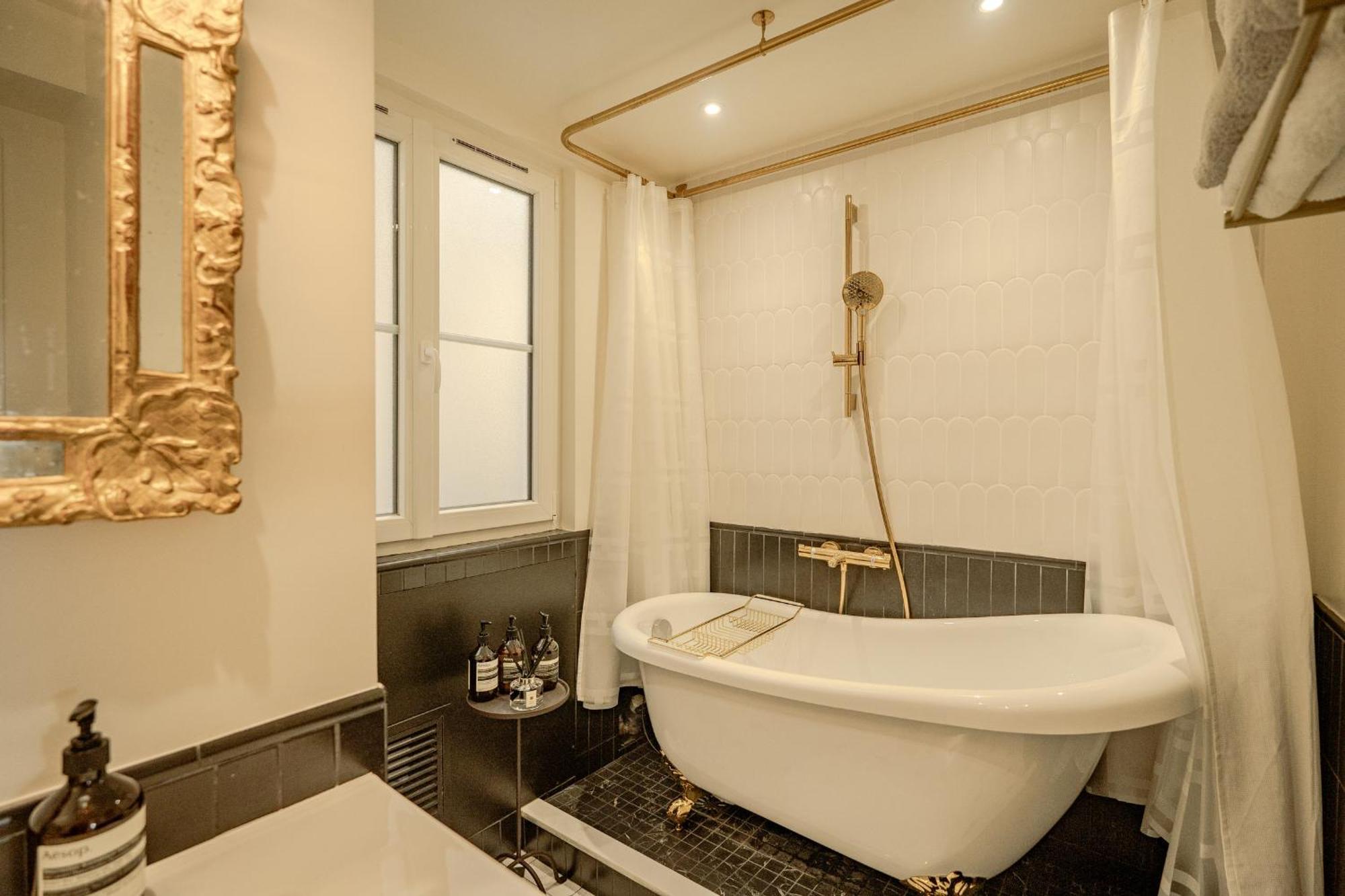 Apartment With Eiffel Tower View Paris