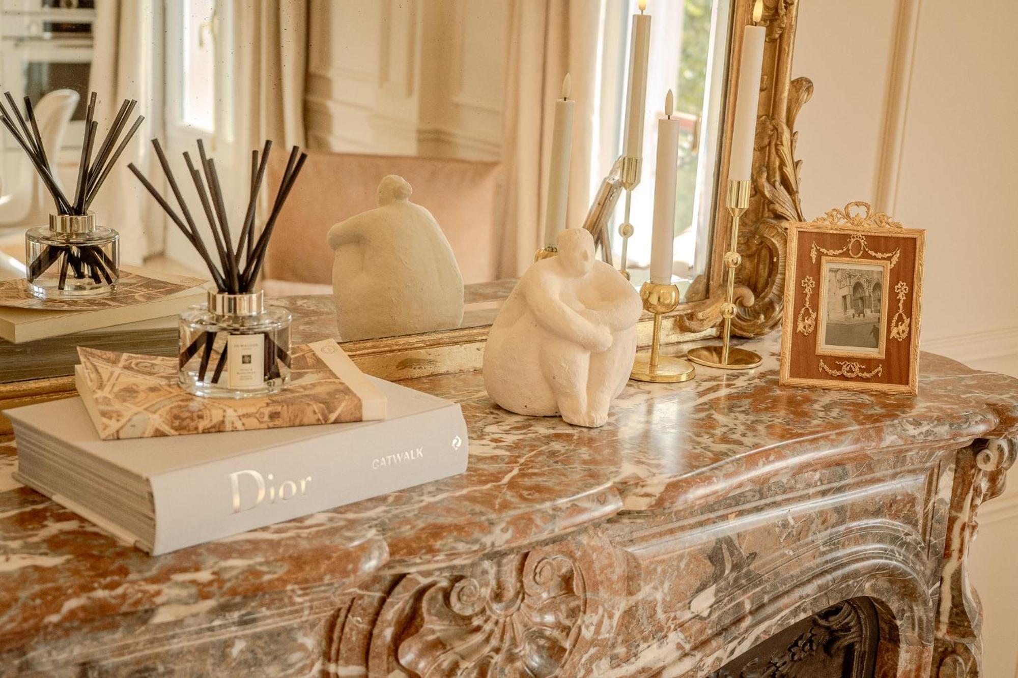 With Eiffel Tower View Apartment *