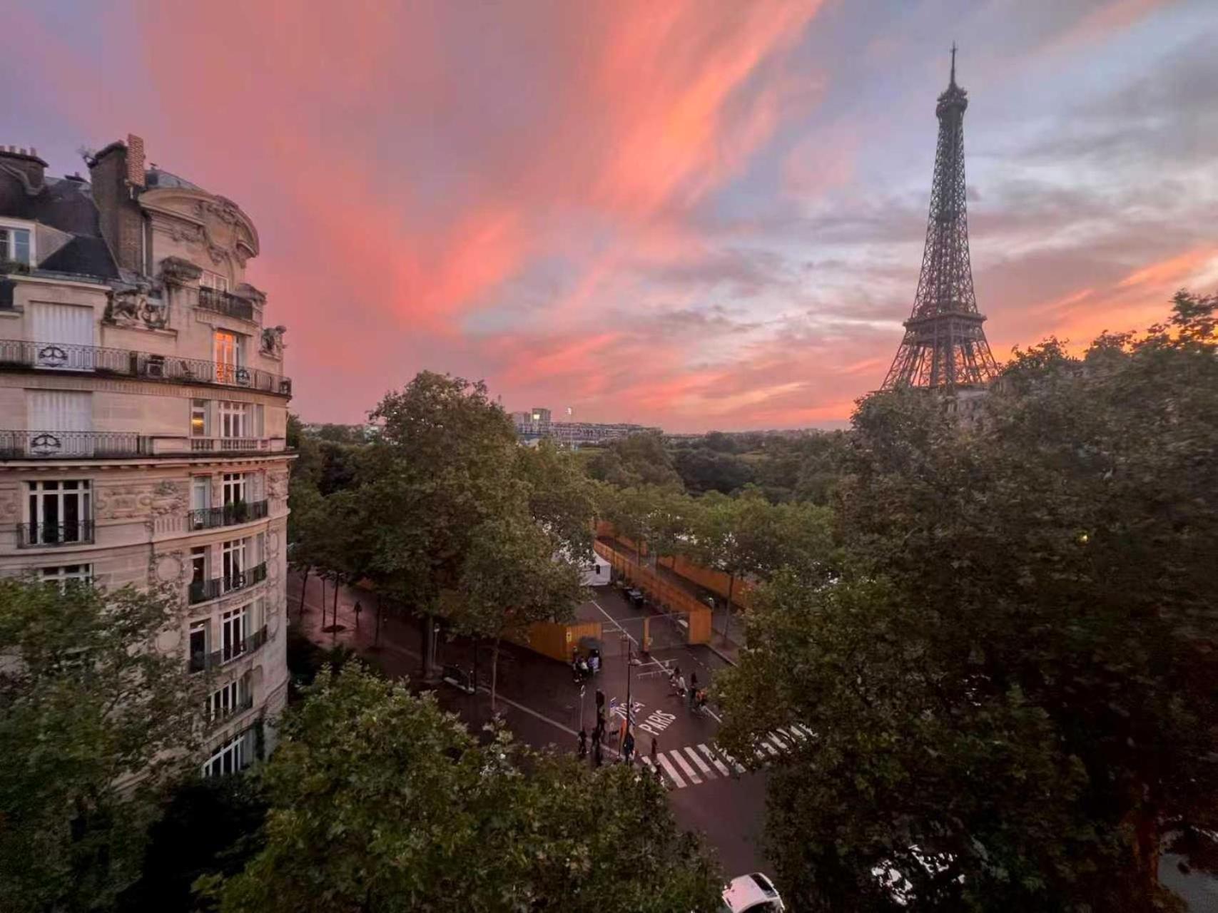 With Eiffel Tower View Appartamento