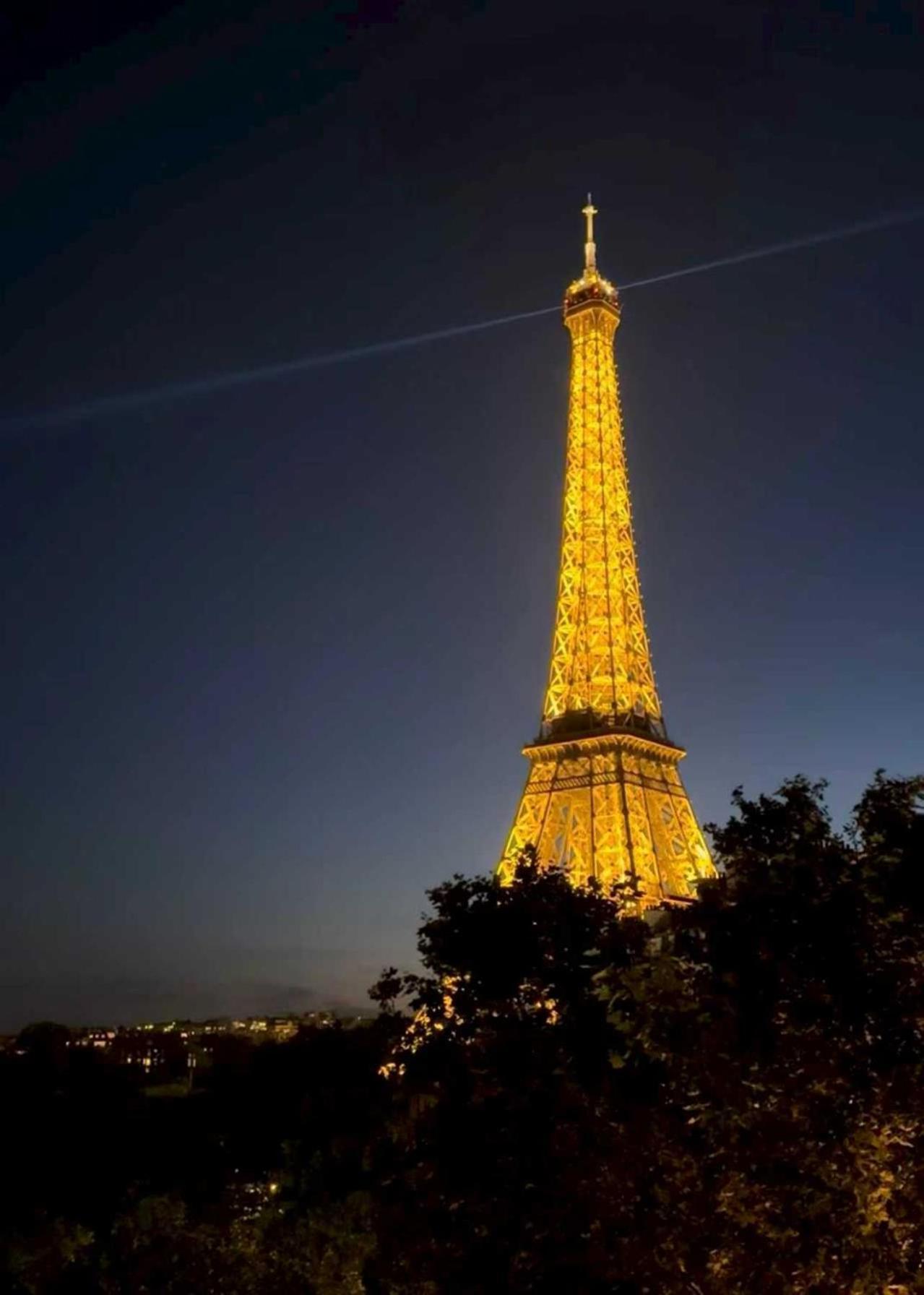 With Eiffel Tower View Appartamento
