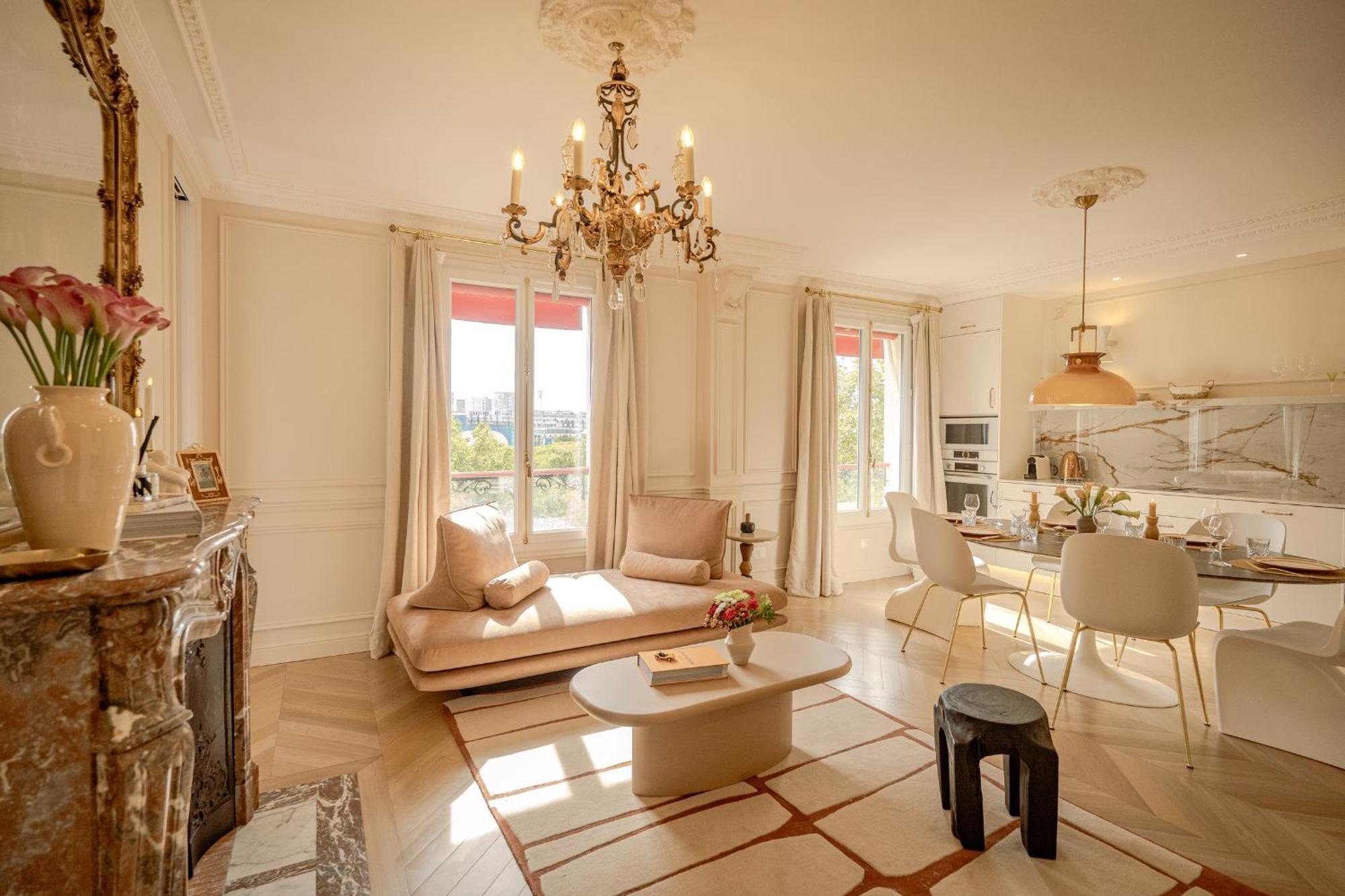 With Eiffel Tower View *