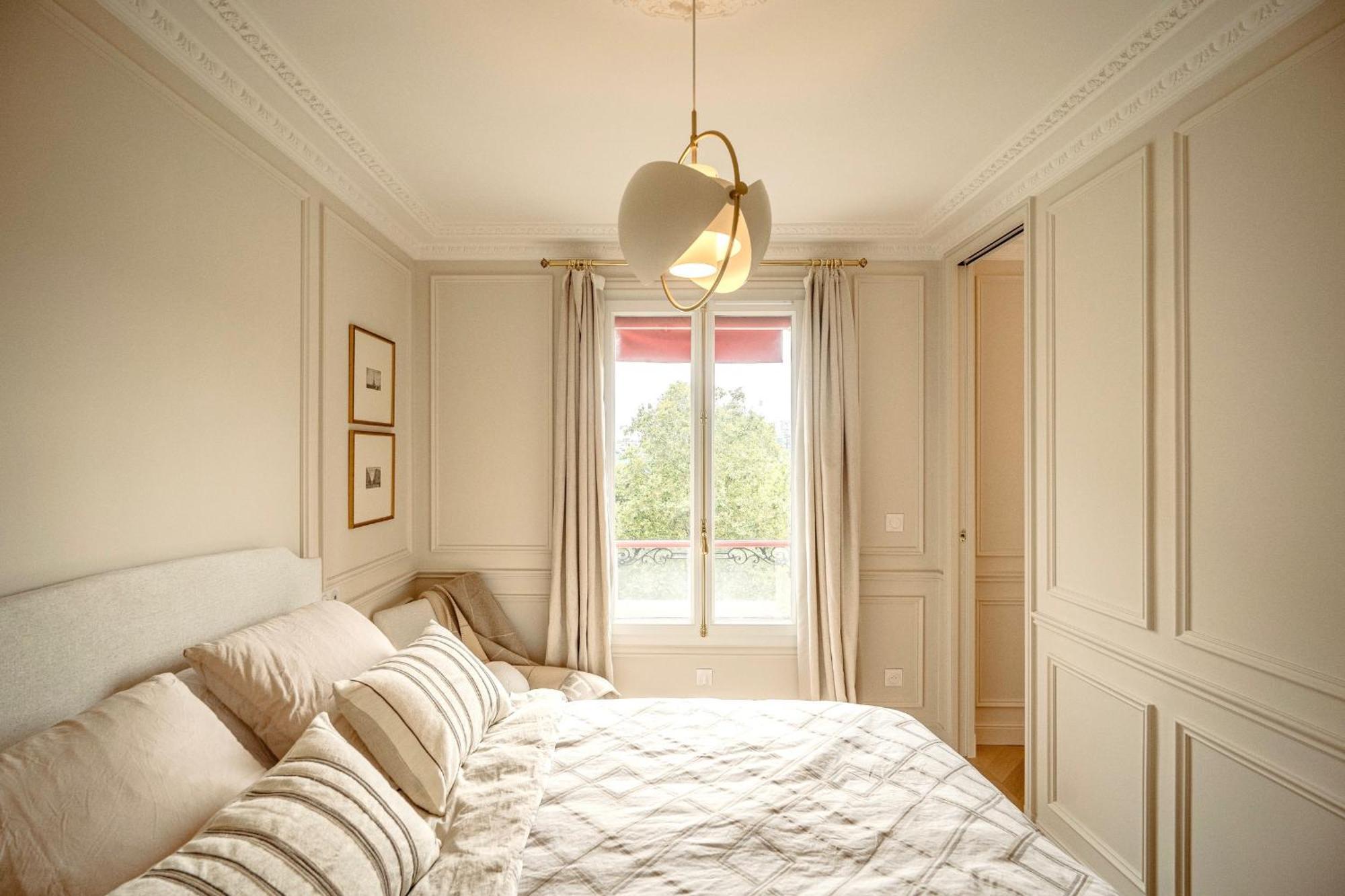 With Eiffel Tower View * Parigi